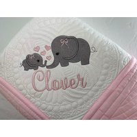 Personalisierte Baby Mädchen Erbstück Quilt Mit Elefant, Personalisierte Elefant Babypartygeschenk, Andenken Geschenk von SewCuteBabyQuiltsUS