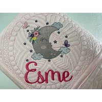 Personalisierte Baby Mädchen Mond & Sterne Erbstück Quilt, Floral Und Andenken Geschenk, Baby-Dusche-Geschenk Für von SewCuteBabyQuiltsUS