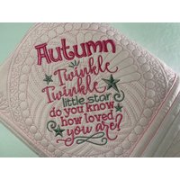 Personalisierte "Twinkle, Twinkle Little Star" Heirloom Baby Quilt, Personalisierte Andenken Quilt Decke, Neugeborene von SewCuteBabyQuiltsUS