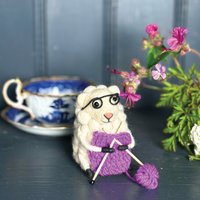 Handgefilzte Wollschafe Mit Glasaugen & Stricknadeln - Handwerker Nadelgefilzte Dekorative Schafe Geschenkboxed 9 cm Handgefilzte Wollschafe Mit Glasaugen & Stricknadeln - Handwerker Nadelgefilzte Dekorative Schafe Geschenkboxed 9 cm von SewHeartFeltUK