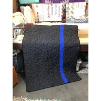 Dünner Blue Line Überwurf Quilt Oder Wandbehang - Kann Mit Anderen Linienfarben Hergestellt Werden von SewKnotFancy