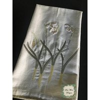 Besticktes Blumen Geschirrtuch Taupe Baumwolle Geschirrtuch von SewMoreDesigns