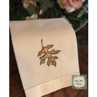 Gästehandtuch Mit Herbst Blatt Stickerei Design von SewMoreDesigns