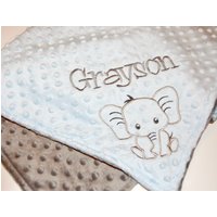 Personalisierte Minky Babydecke Gestickter Elefant, Blaue Kuscheldecke von Sewmuchfunstuff