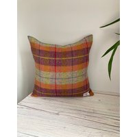 Orange Und Lila Harris Tweed Kissenhülle von SewnSewElegantly
