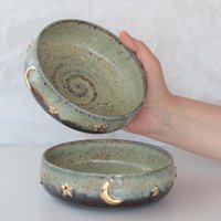 Keramik Schüssel Mit Goldenem Mond Und Sternen Handgemachte Kleine Servierschüssel Aus Steinzeugkeramik Keramik Schüssel Mit Goldenem Mond Und Sternen Handgemachte Kleine Servierschüssel Aus Steinzeugkeramik von SeymaAtesStudio