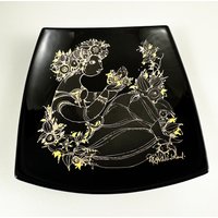 Schwarze Schale/Rosenthal Studio-Linie Dekor Samuramat Björn Wiinblad | Germany 70Er, Porcelaine Noire Schwarze Schale/Rosenthal Studio-Linie Dekor Samuramat Björn Wiinblad | Germany 70Er, Porcelaine Noire von ShabbRockRepublic