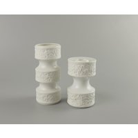 Set Aus 1 Weißen Vase Und Einem Kerzenhalter/Royal Kpm Mattes Unglasiertes Biskuit Porzellan, Op Art | Germany 60Er von ShabbRockRepublic