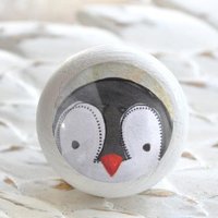 Kinder Möbelknopf Pinguin Aus Holz Fürs Kinderzimmer Weiß von Shabbyflair