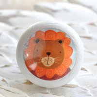 Möbelknauf Löwe Aus Holz Fürs Kinderzimmer Weiß von Shabbyflair