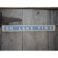 On Lake Time Schild Shabby Primitiv Bemalt Aus Holz On Lake Time Schild Shabby Primitiv Bemalt Aus Holz von ShabtownSigns