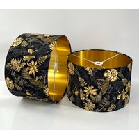 Neue Handgefertigte Exklusive Bereich Schwarz Gold Große Blätter Druck Samt Lampenschirm Pendelleuchte Mit Metallic Futter Trommel Neue Handgefertigte Exklusive Bereich Schwarz Gold Große Blätter Druck Samt Lampenschirm Pendelleuchte Mit Metallic Futter Trommel von ShadesByWoodpecker