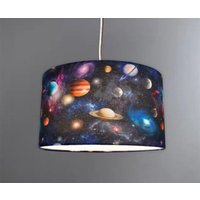 Neue Hochwertige Kinderzimmer Planeten Sonnensystem Im Weltraum Digitaldruck Lampenschirm Und Pendelleuchte Schirm Neue Hochwertige Kinderzimmer Planeten Sonnensystem Im Weltraum Digitaldruck Lampenschirm Und Pendelleuchte Schirm von ShadesByWoodpecker