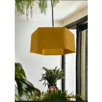 Neue Luxus-Premium-Qualität Sechseck-Polstersamt Lampenschirm Pendelleuchte Senfgelb Mit Gebürstetem Goldfutter von ShadesByWoodpecker
