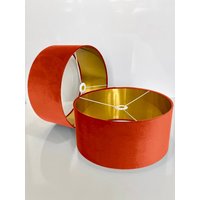 Neuer Luxus-Samt-Lampenschirm Mit Tiefem Kürbis-Orange-Samt Und Pendelleuchte Für Tisch Decken Geeignet Neuer Luxus-Samt-Lampenschirm Mit Tiefem Kürbis-Orange-Samt Und Pendelleuchte Für Tisch Decken Geeignet von ShadesByWoodpecker