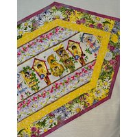 Garten Feen Und Vogelhäuschen Tischläufer/Reversible/Shady Spring Quilts von ShadySpringQuilts