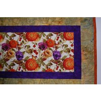 Lebendiger Blumen-Herbst-Tischläufer Lebendiger Blumen-Herbst-Tischläufer von ShadySpringQuilts