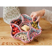 Blumenförmiges Keramik Servierset 8-Teilig Rot, Handbemaltes Dipschalen Set Für Snacks, Tapas & Stilvolles Servieren von Shahiya