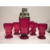 Neue Martinsville Moondrops Rubin Rot Cocktail Shaker Mit Seitengriff Und Chrom Top Center Pour 4 Martini Tassen Rubinrot von ShakenRarelyStirred