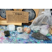 7-Teiliges Mond-Ritualkristall-Set; Amethyst, Schwarzer Kyanit, Labradorit, Xxs Bergkristall Kugel, Selenit, Sonnenstein, Mondstein, Palo Santo Stick von ShamanicCrystals