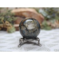 Aaa + 48.1 Mm Blauer Opal Kristallkugel Mit Regenbögen, 4.2 Oz Polierte Schwarze Und Blaue Aus Indonesien von ShamanicCrystals
