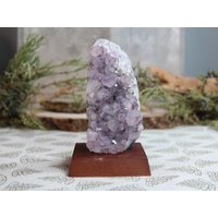 Ultra Blasse Aa ++ Amethyst Gruppe Auf Achat Stein Matrix Mit Calcit Und Druzy Holz Basis, 160 Ml Kristall Basis Aus Brasilien von ShamanicCrystals