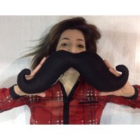 Geformte Handgemachte Schnurrbart Kissen. Wohndekor. Schwarzer Velour Samt. Dekokissen von ShapedStuff