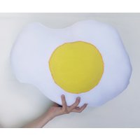 Handgemachtes Spiegelei Kissen.wohnkultur von ShapedStuff