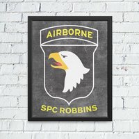101st Airborne Division Insignia Chalkboard Kunstwerk - Personalisiert Mit Dem Namen Und Rang Deines Soldaten Armeegeschenke, Armeefrau, Armee Mama von ShaunaSmithDesigns