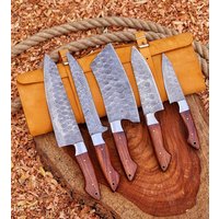Handgeschmiedetes Damast Kochmesser Set Kohlenstoffstahl, Griff Aus Rosenholz von ShaymaanProducts