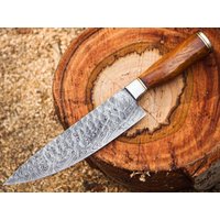 Personalisiertes Damast-Kochmesser Handgeschmiedeter Walnussgriff, 21 cm Lange Klinge von ShaymaanProducts