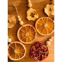 Weihnachtsanhänger Aus Apfel, Granatapfel Und Orange | Natürliche Weihnachtsdeko von SheAndBrieFamily