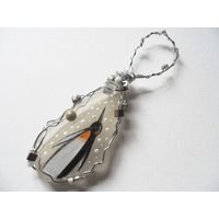 Handbemalter Seeglas Pinguin Weihnachtsbaum Dekoration Handbemalter Seeglas Pinguin Weihnachtsbaum Dekoration von ShePaintsSeaglass