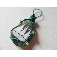 Handbemalter Seeglas Weihnachtsbaumschmuck Perlen Draht Art Handbemalter Seeglas Weihnachtsbaumschmuck Perlen Draht Art von ShePaintsSeaglass