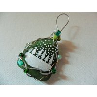 Handbemalter Seeglas Weihnachtsbaumschmuck Schneefall Wald Handbemalter Seeglas Weihnachtsbaumschmuck Schneefall Wald von ShePaintsSeaglass