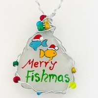 Handbemalte Glas Ornamente, Weihnachtsgruß Merry Fishmas von ShePaintsSeaglass