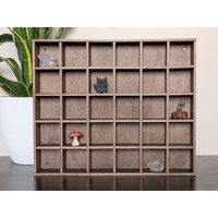 Hölzernes Ausstellungs-Regal Mit 30 Fächern - 2x2 Schmuck-Regal Curio-Schrank von ShelfishModern