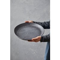 Große Schwarze Keramik-Servierplatte Mit Hohem Rand, 12-Zoll-Rundes Großes Tablett, Strukturierte Tiefe Servierplatte, Weihnachtsgeschenk Mom von ShellyClayspot