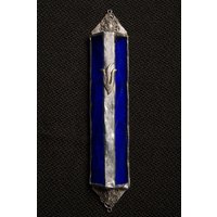 strukturiertes Blaues Dekoratives Glas Kompakter Dreieckiger Mezuzah-Kasten - Handgemachter Aus Israel von ShepselArtJudaica