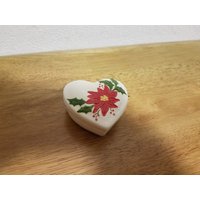 Keramik Glasiert Heart Ring Box | #927-Von Hand Bemalt Erhöhten Blumen-Design von SherrysCeramicCrafts