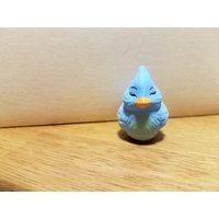 Keramik Kleinen Niedlichen Vogel Mit Kopf Nach Vorn - Blau-Augen Geschlossen | #967 von SherrysCeramicCrafts