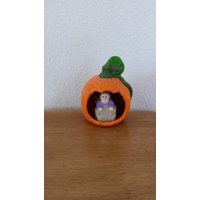Keramik Kürbis Open Konfrontiert Mit Frank in Der Tasche Und Halloween Gras Innerhalb | #694 Keramik Kürbis Open Konfrontiert Mit Frank in Der Tasche Und Halloween Gras Innerhalb | #694 von SherrysCeramicCrafts