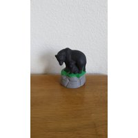 Keramik Mutter Schwarzbär Mit Jungtier Auf Grasbewachsenem Felsen | #385 von SherrysCeramicCrafts