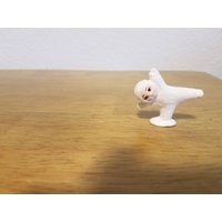 Keramik Tiny Snowbaby Auf Einem Bein Stehend | #987 von SherrysCeramicCrafts