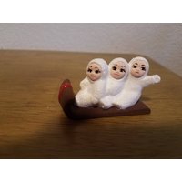 Keramik Tiny Snowbabys Auf Schlitten | #993 von SherrysCeramicCrafts