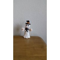 Keramikgeister Mit Hexenhut -Sie Halten Beide Hände Ausgestreckt, Als Ob Sie Jemanden Erschrecken Wollen | #209B von SherrysCeramicCrafts