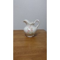 Krug - Klare Glasur Mit Zartrosa Geriffelten Blumen von SherrysCeramicCrafts