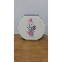 Vase - Mit Aufklebern Der Iris Blüht Feuerte in Klare Lasur, Stein Grau Glasiert, Die Auf Außenseite Vase von SherrysCeramicCrafts