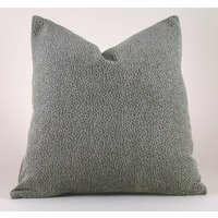 Sage Grünes Chenille Kissenbezug Strukturiertes Bronzestein Design von ShibusaTextiles