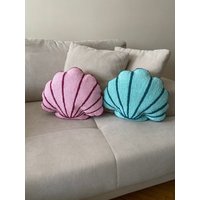 Handgefertigtes Seashell Kissen Dekoratives Kissen Aus Natürlicher Baumwolle Handgefertigtes Seashell Kissen Dekoratives Kissen Aus Natürlicher Baumwolle von ShiroDesignStudio